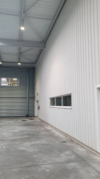 Nettoyage de bardage extérieur et intérieur d'une Extension de Hall industriel à Haguenau